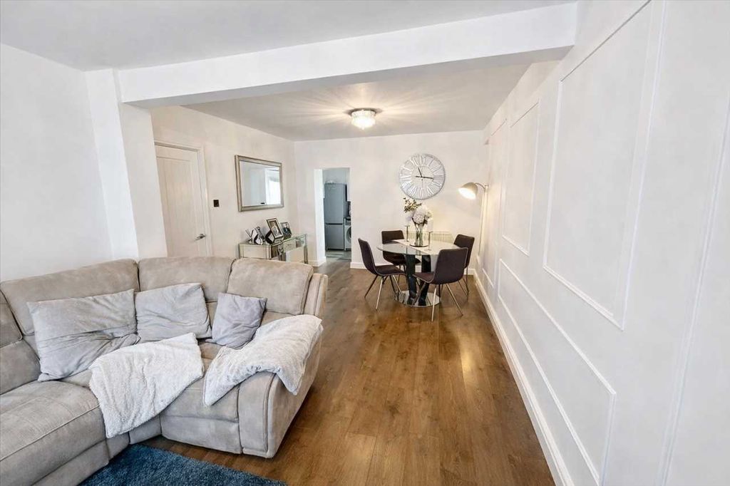 Property photo 3 of 15 Lounge