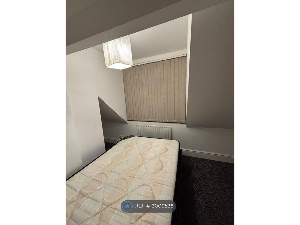 Property photo 2 of 11 Room For Rent
