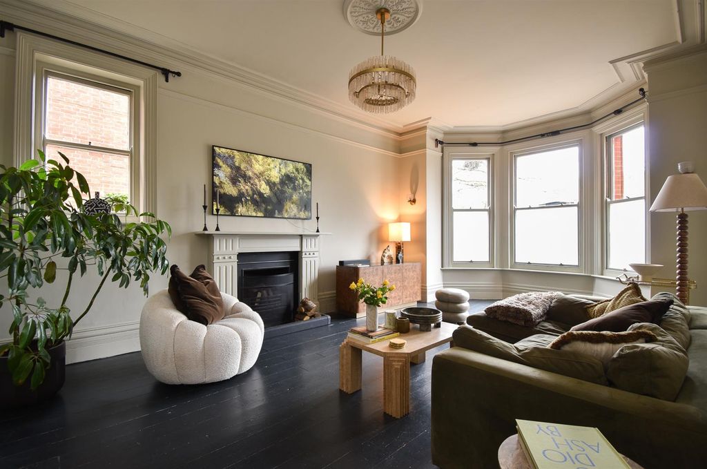 Property photo 1 of 37 Living Room