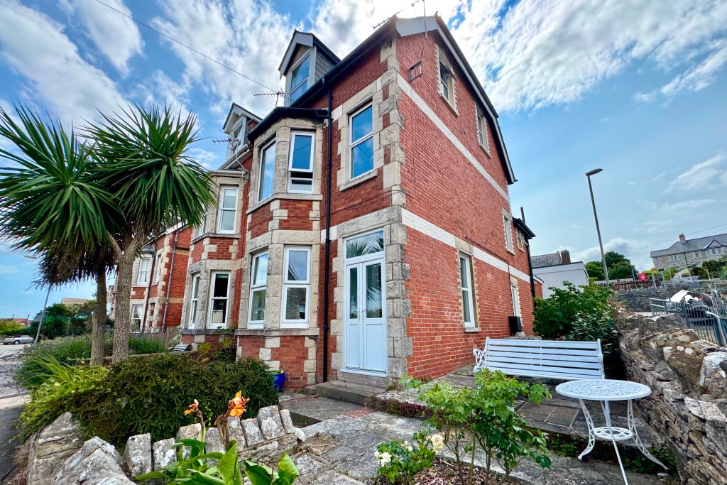 Property photo 1 of 12