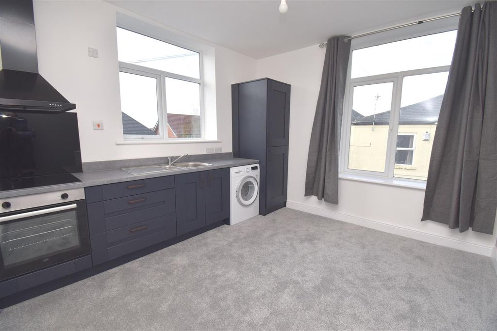 Property photo 2 of 6 Leighrd524Flatba.Jpg