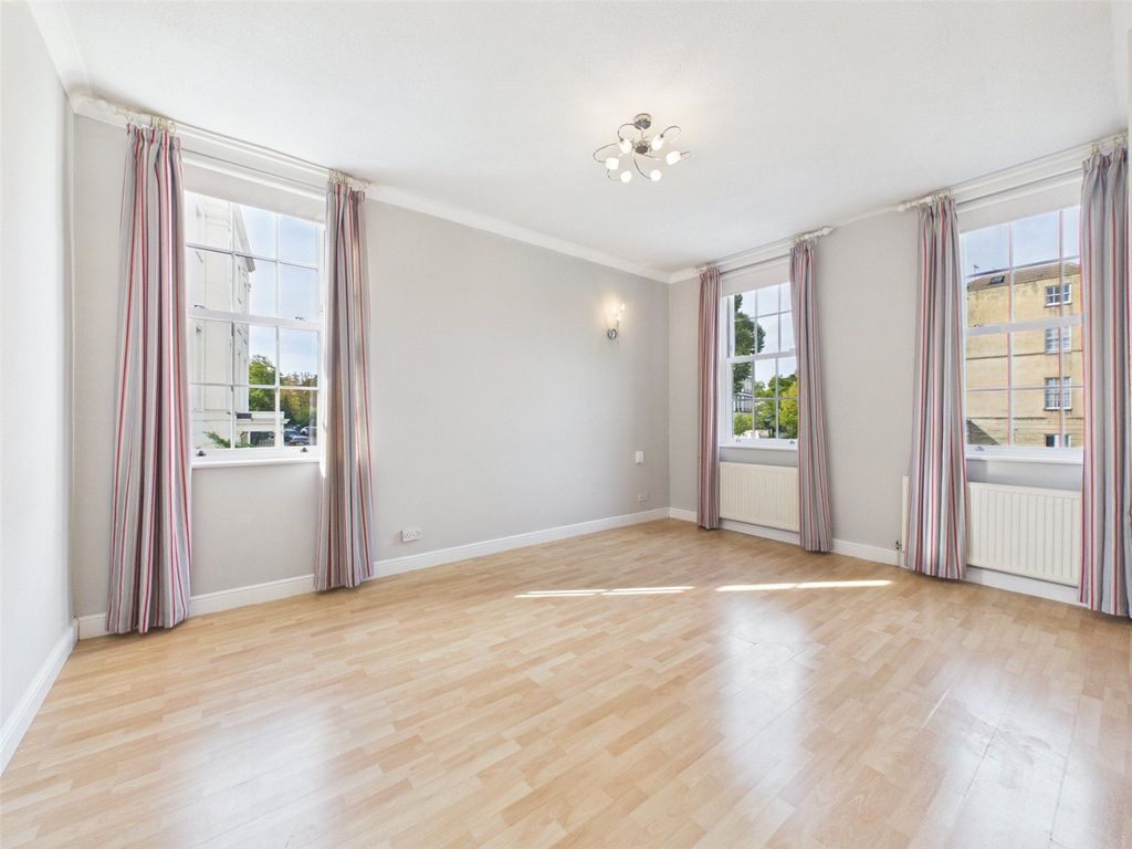 Property photo 2 of 12 Picture No. 03