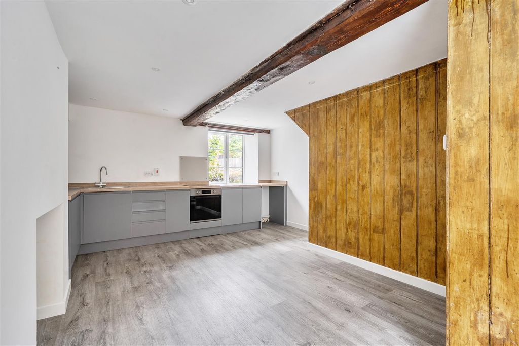 Property photo 3 of 18 Kitchen