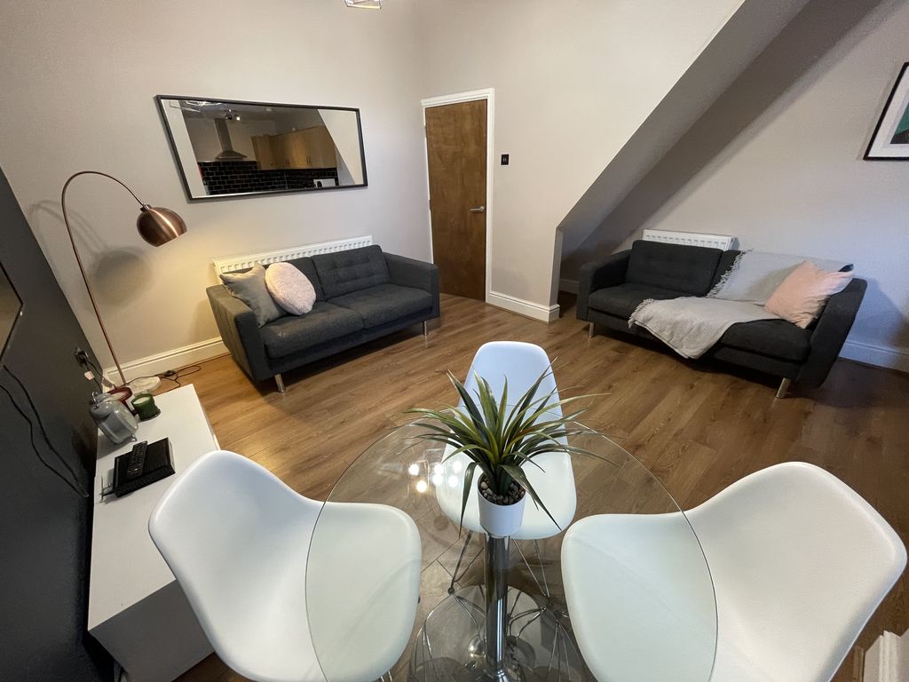 Property photo 1 of 12 File_014