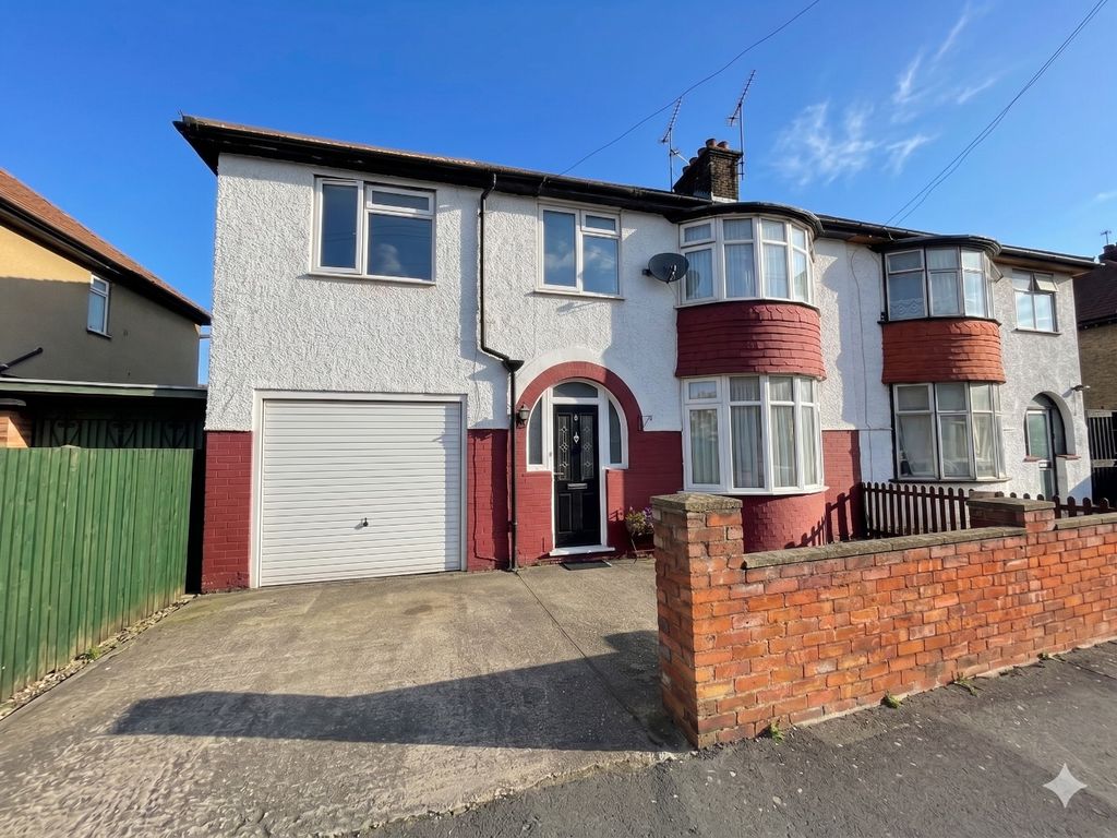 Property photo 1 of 15 4551090