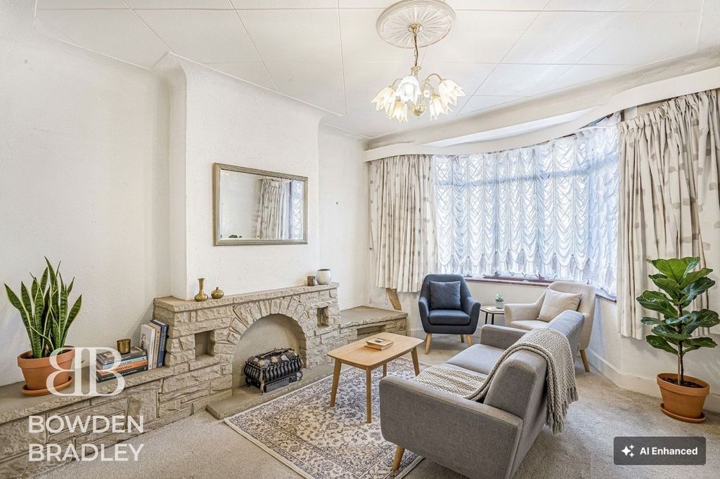 Property photo 2 of 32
