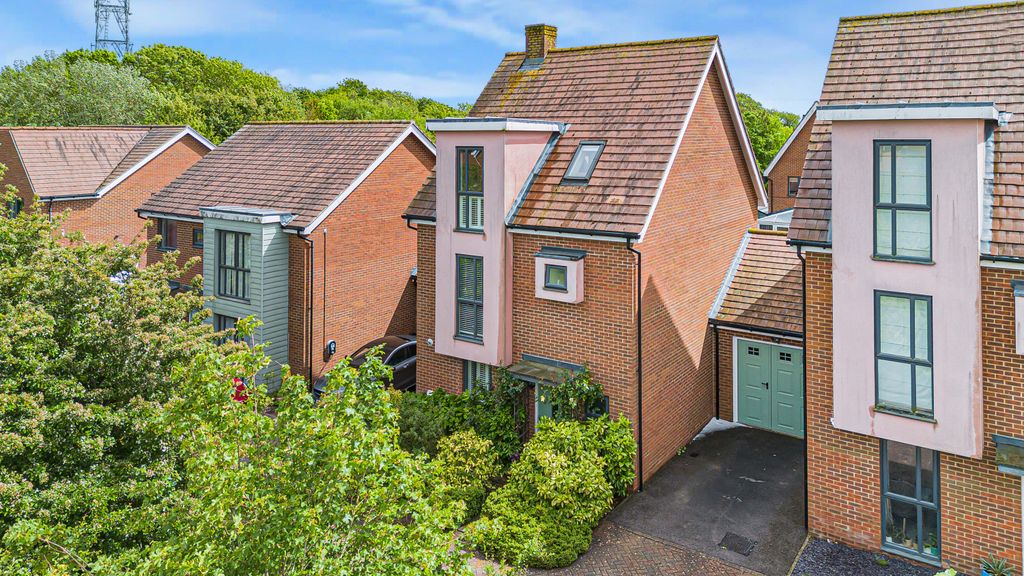 Property photo 1 of 29 381440