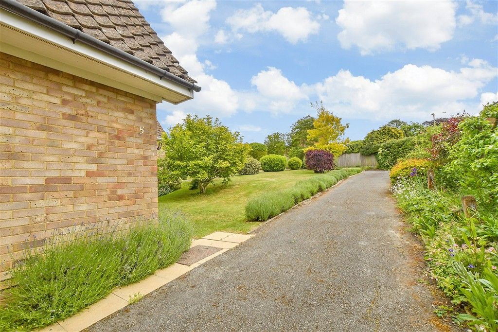 Property photo 2 of 14 Driveway/Parking