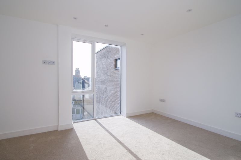 Additional image 4 of 2 bed flat for sale10 Windsor Gardens, Windsor Road, Penarth CF64