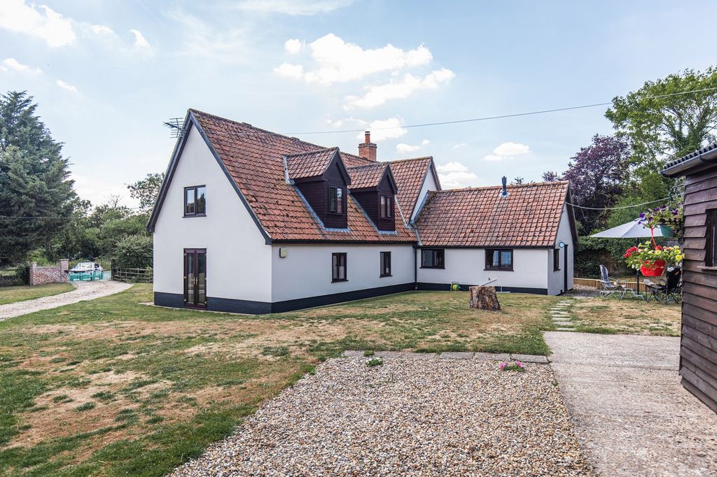 Property photo 1 of 27 Lowater_Farm_-65