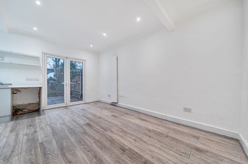 Property photo 3 of 19 1393146-6-694180c...