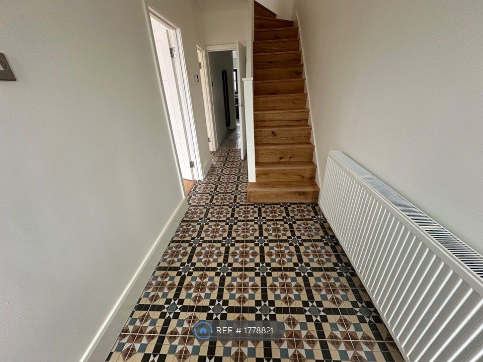 Property photo 2 of 32