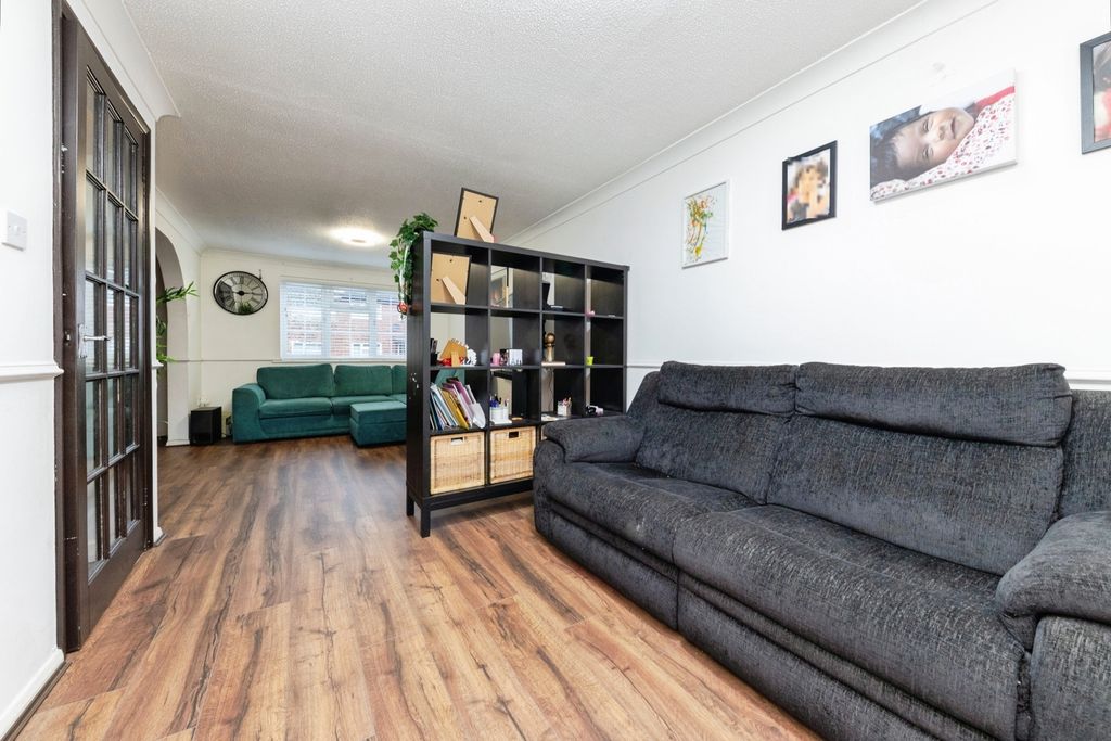 Property photo 3 of 21 Pbox-Img.Jpg