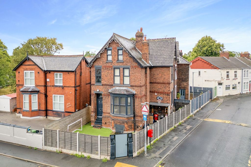 Property photo 1 of 31