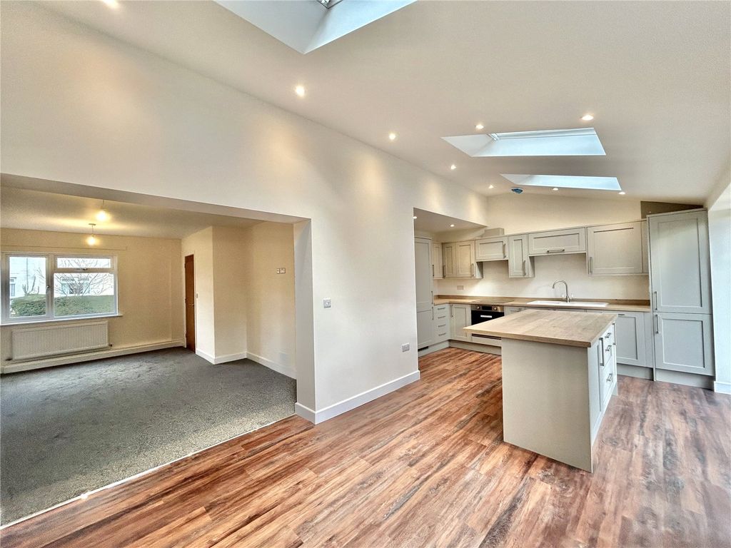 Property photo 2 of 7 Picture No. 11