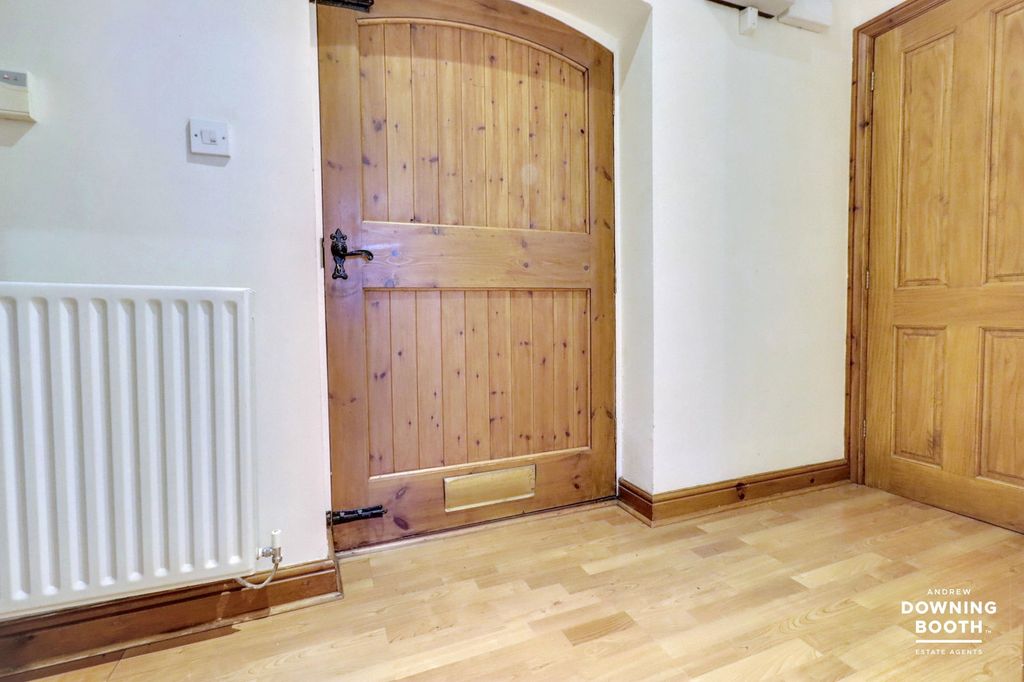 Property photo 3 of 27