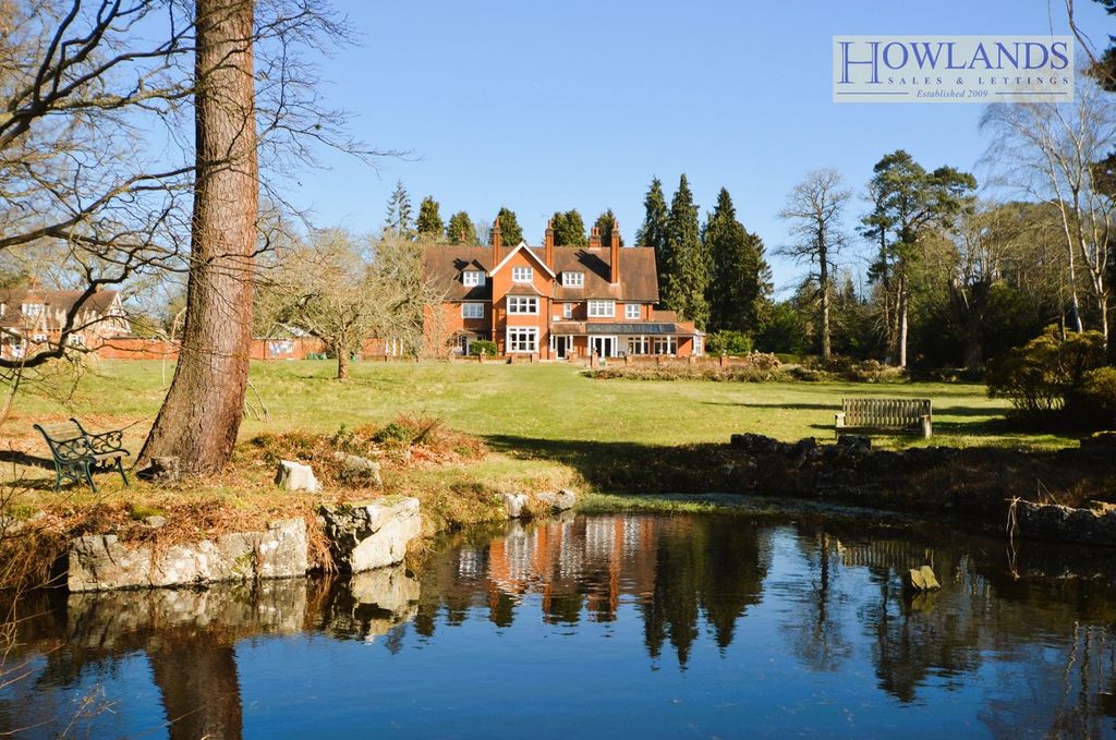 Property photo 1 of 15 Windlemere House