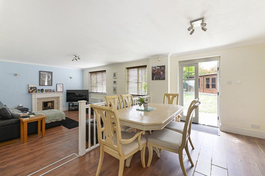 Property photo 3 of 18 11Admiral03.Jpg