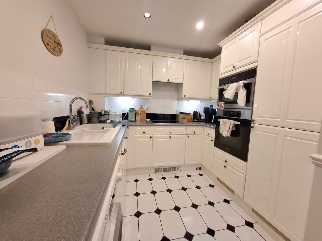 Property photo 3 of 8 Exterior