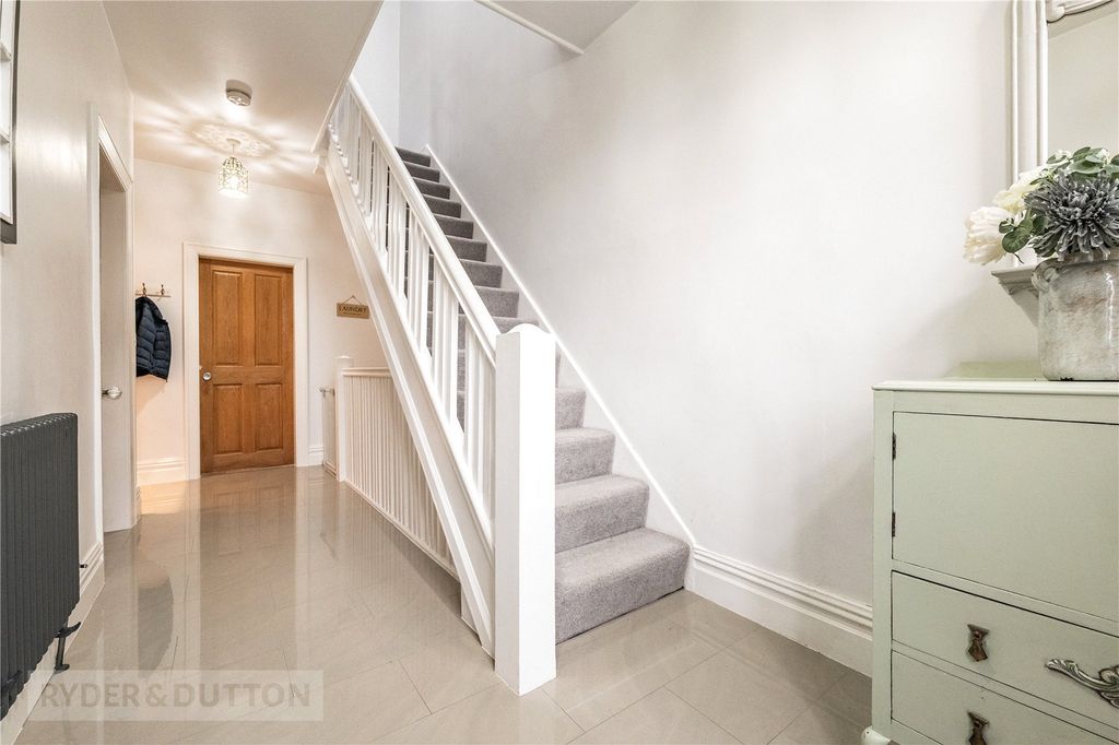 Property photo 2 of 22 Entrance Hallway