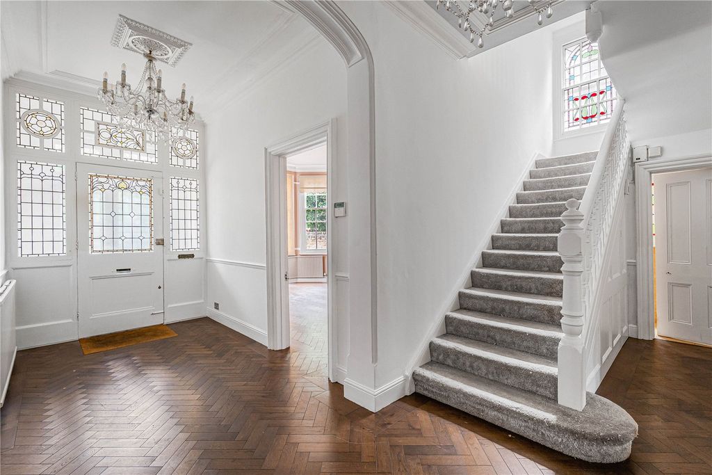 Property photo 3 of 19 Entrance