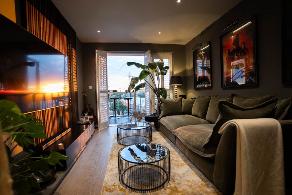 Property photo 2 of 19