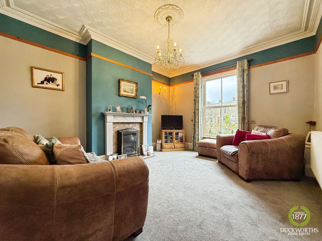 Property photo 2 of 28