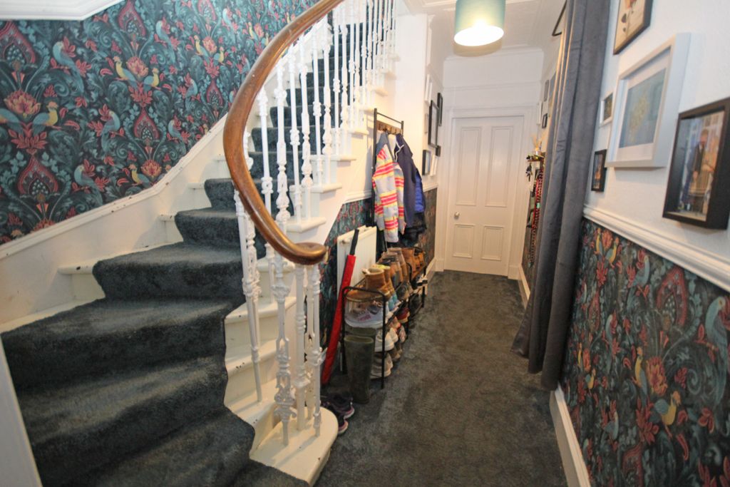 Property photo 2 of 33