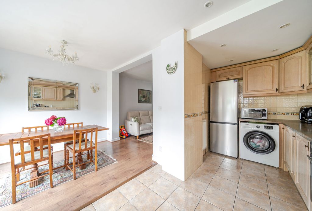 Property photo 3 of 14 1332188-12-688Ba8...