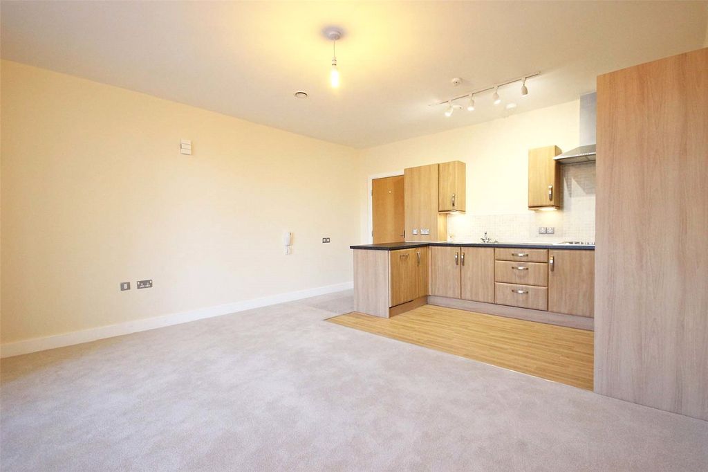 Property photo 2 of 22 Picture No. 24