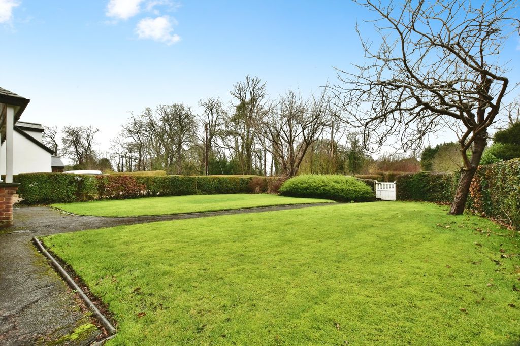 Property photo 3 of 20 Front Garden