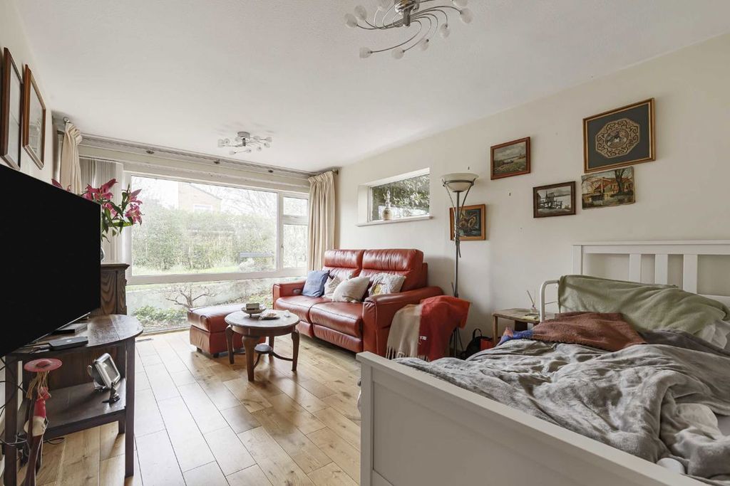 Property photo 3 of 6