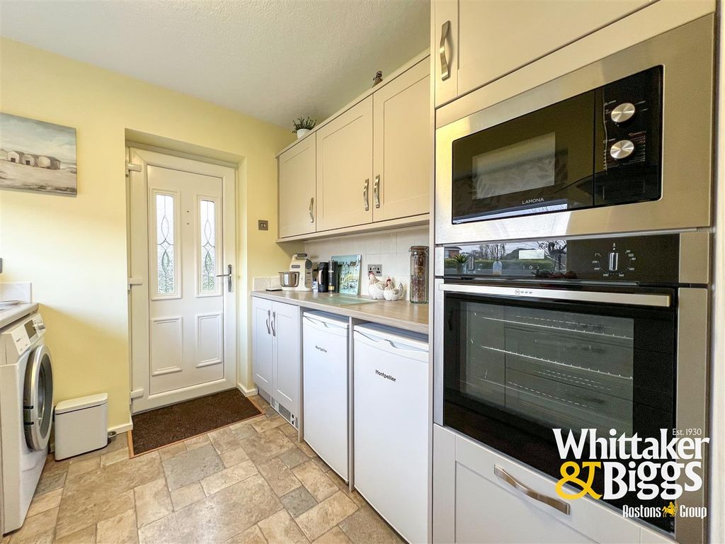 Property photo 3 of 21 Kitchen