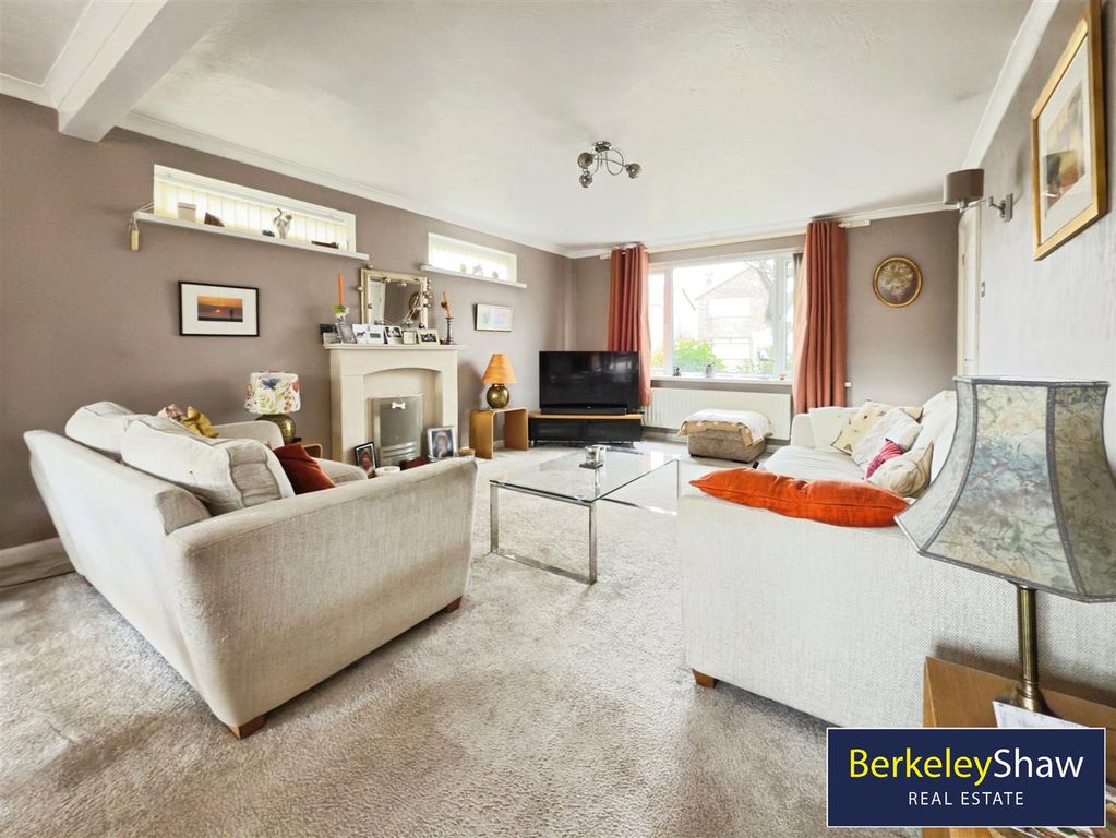 Property photo 2 of 18 Lounge/Dining Room