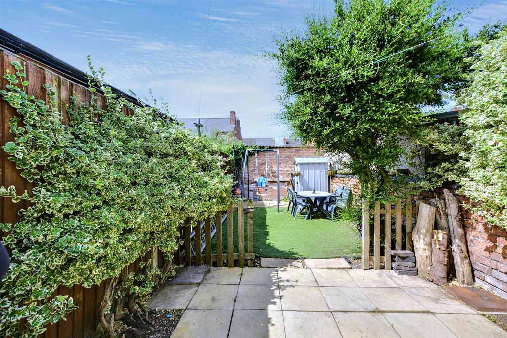 Property photo 3 of 17 Outside