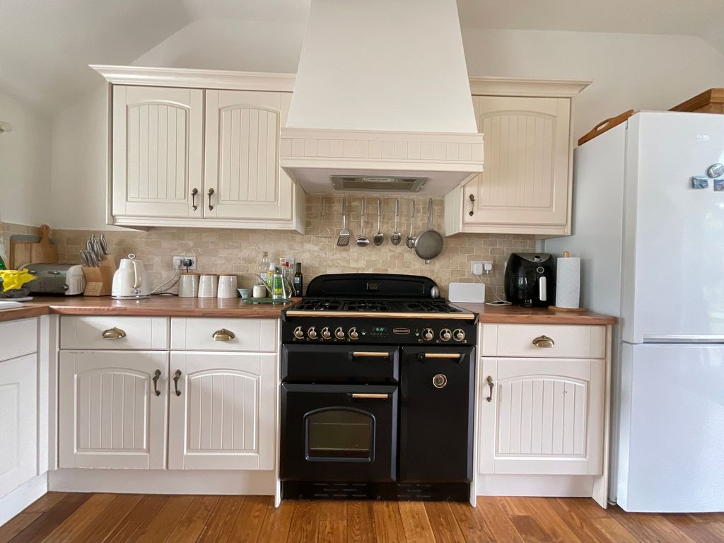 Property photo 2 of 30
