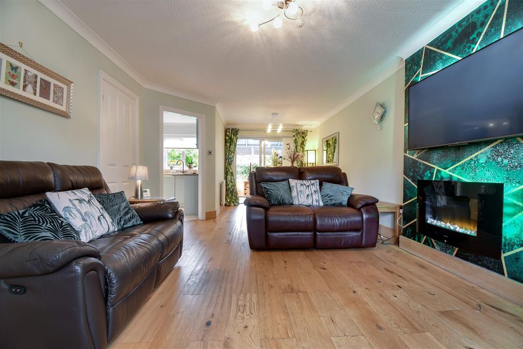 Property photo 3 of 18 Living Room