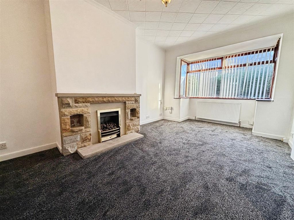 Property photo 2 of 17 Living Room