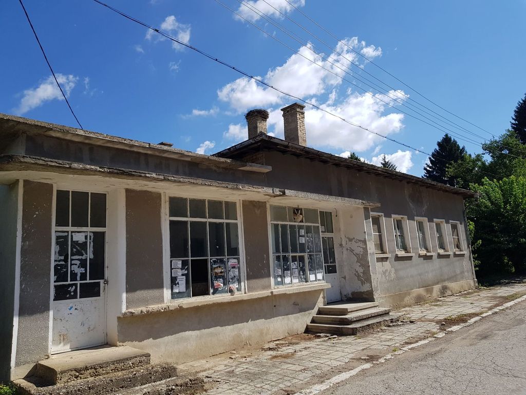 Property photo 3 of 34 Close-Up Side View Of The Bakery Building Highlighting Windows And Entrance Steps