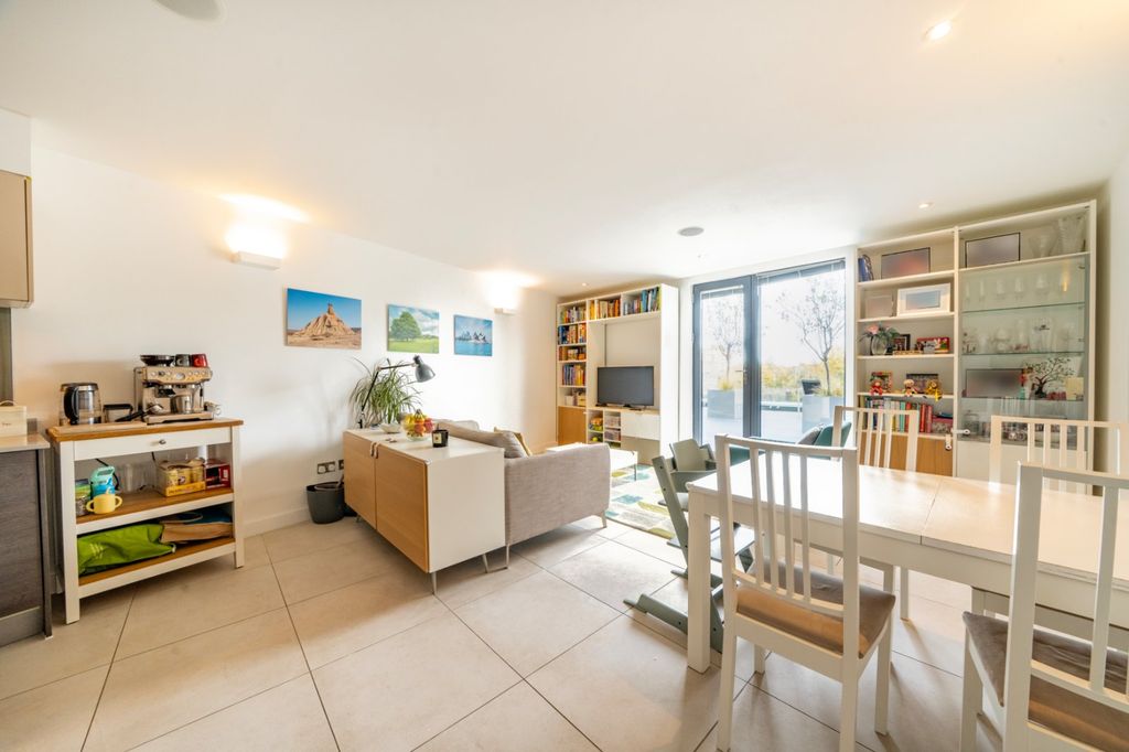 Property photo 3 of 13 Kitchen Reception