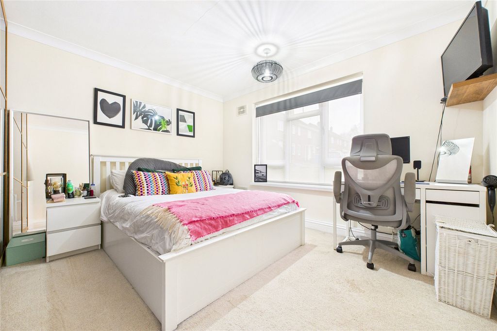 Property photo 2 of 8 Picture No. 17