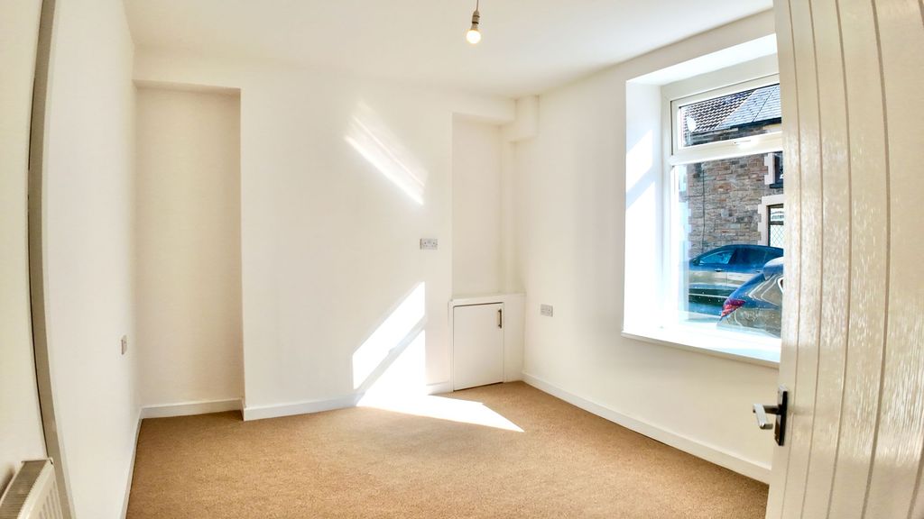 Property photo 2 of 25
