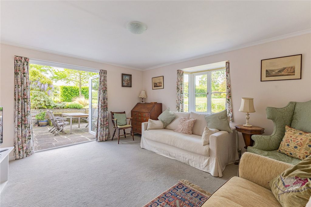 Property photo 3 of 23 Sitting Room