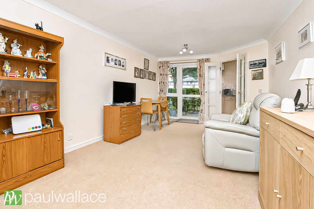 Property photo 3 of 11 Living / Dining Room