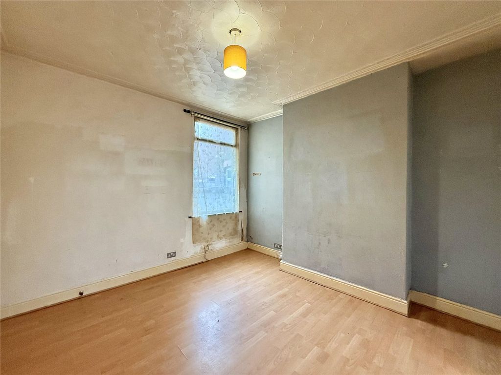 Property photo 3 of 8 Picture No. 06