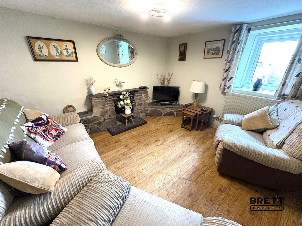 Property photo 2 of 10 Living Room