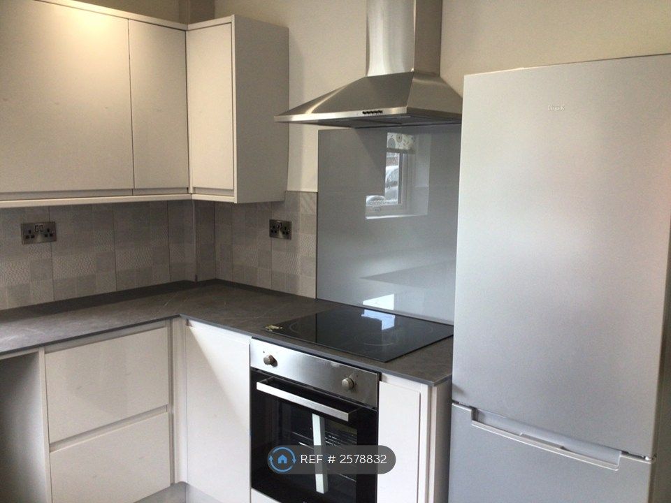 Property photo 2 of 11 Kitchen