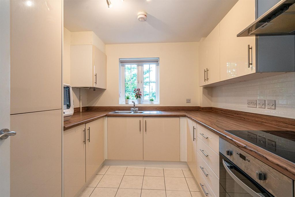 Property photo 3 of 14 Kitchen