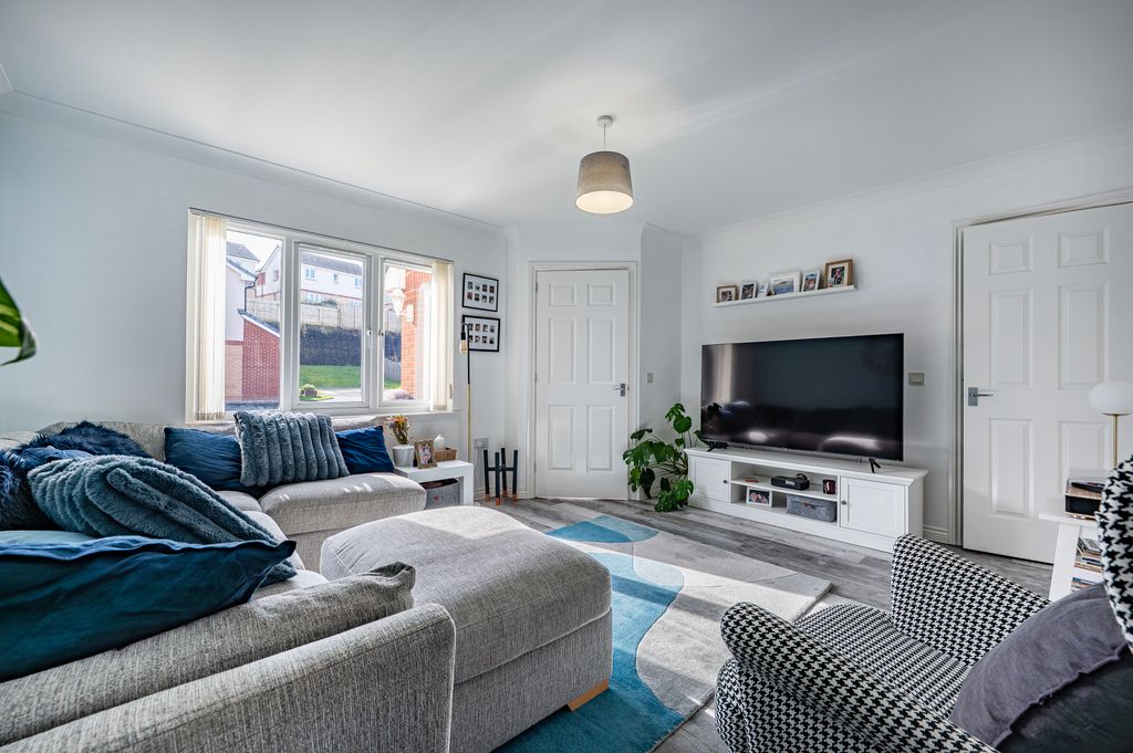 Property photo 3 of 33