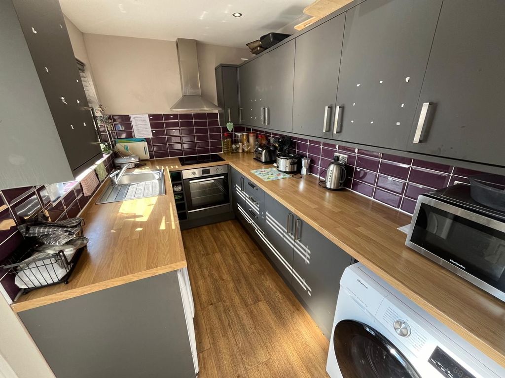 Property photo 3 of 5